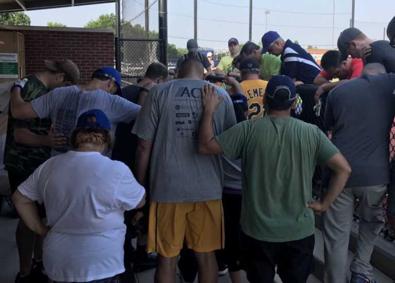 Photo Captures Moment House Democrats Stopped to Pray for Republican ...