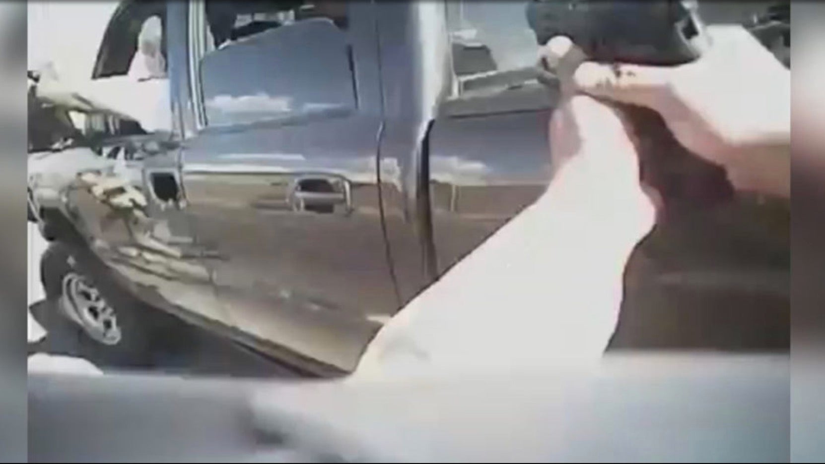 Dramatic Body Cam Footage Shows Exactly Why Police Officers Need You To Follow Their Commands 0400
