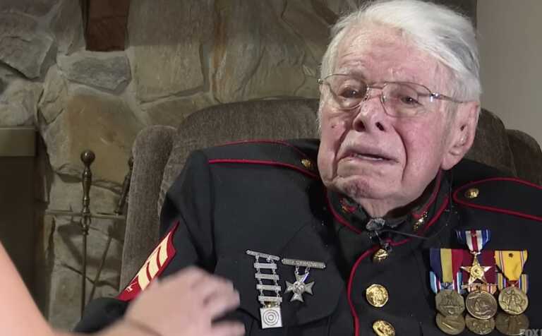 100-Year-Old WWII Hero Breaks Down in Tears While Discussing America ...